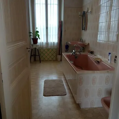 Belle Chambre Lumineuse Et Chaleureuse * ロミイ・シュル・セーヌ